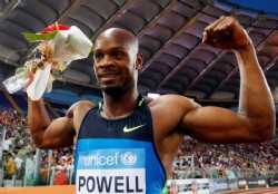 Asafa Powell gan en los 100 metros