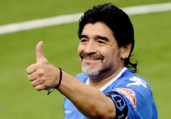 Maradona le gan encuesta a Pel