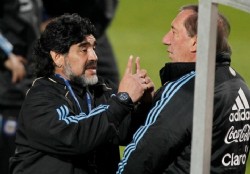 Maradona dice que Bilardo traiciona