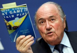 Blatter bajo sospecha de comprar votos
