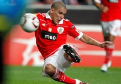 El "Mono" renov su contrato con Benfica