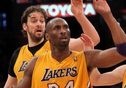 Kobe desafa a la medicina al anotar 48 ante los Suns