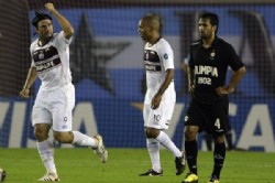 Lan�s golea 6-0 a Olimpia y acaricia la clasificaci�n
