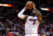 James mete 41 y Miami en playoffs