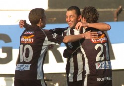 Wanderers baj� al l�der