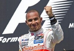 Hamilton gan� y lidera el mundial