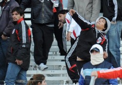 Muere simpatizante de River apu�alado