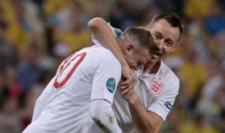 Inglaterra gan� con lo justo