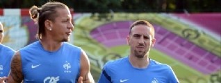 Ribery y Nasri no entrenan por precauci�n