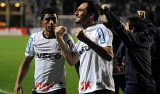 Corinthians elimina al Santos y es in�dito finalista