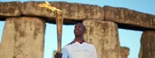 Tuvo que agarrar la antorcha Johnson para que saliera el sol