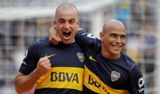 Silva marc� dos goles para el triunfo de Boca