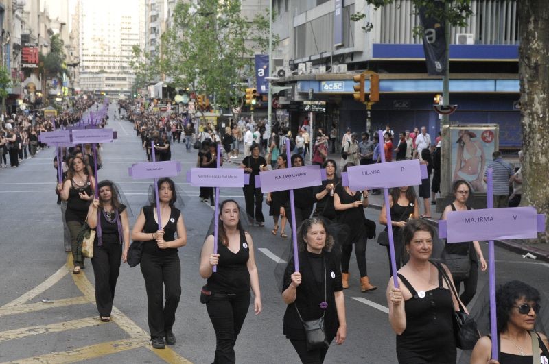 Marcha del colectivo mujeres de negro, en contra de la violencia en el hogar. Foto: Archivo EL PAS