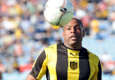 Pe�arol ya apunta a Racing y har�a cambios
