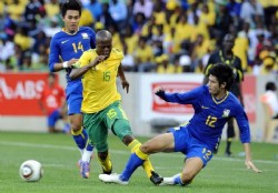 Sud�frica se divirti� con toques y goles
