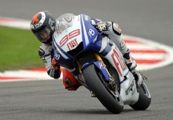Lorenzo domina los primeros libres