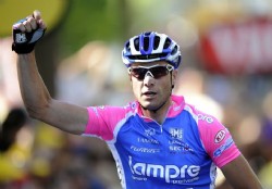 Petacchi se arriesg� al final y gan� la etapa