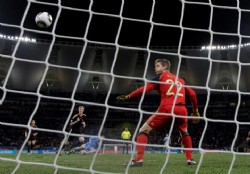 La "Forlanman�a" aumenta: hizo el mejor gol del Mundial