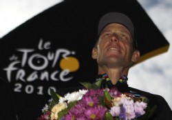 Armstrong, su �ltimo podio... vestido de negro