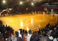 Volvi� con una fiesta de lujo