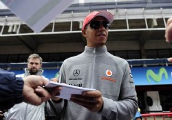 Hamilton multado en Australia
