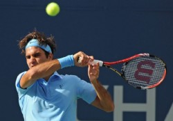 Federer gan� contra viento y Mathieu