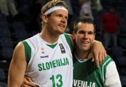 Eslovenia arrolla a Australia y avanza a cuartos