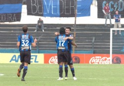 Figueroa le dio los tres puntos a Liverpool