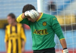 F�nix le arruin� el debut a Pe�arol