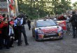 Loeb mantiene liderato en Francia