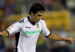 Valencia gana y asegura su liderato