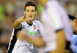 Valencia se asegur� seguir mandando por otra semana