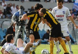 Pe�arol mir� el medio vaso lleno