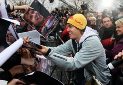 Vettel, recibido por 10.000 personas