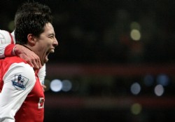 Arsenal asalta el liderato de la Premier