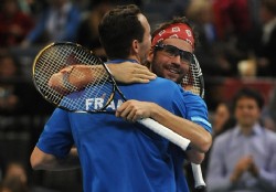 Llodra y Clement dejan a Francia a un punto de la gloria