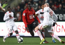 Rennes vence a M�naco y lidera