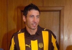 Pe�arol import� los goles de Arabia