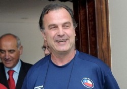 Arrib� Bielsa y ma�ana define continuidad