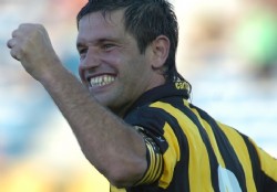 Peñarol le ganó 1 a 0 a Vélez en Buenos Aires