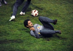 Decenas de hinchas aclaman a Brasil