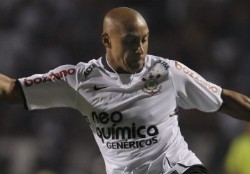 Roberto Carlos se va del Corinthians