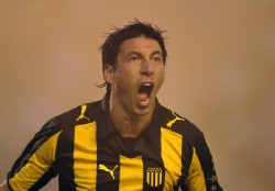 Pe�arol volvi� a mostrar su estirpe copera