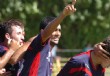 El l�der empez� mal y termin� goleando