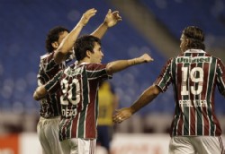 Deco hizo un milagro y Fluminense vive