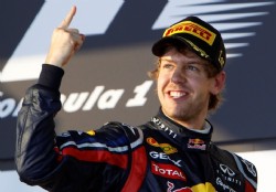 Vettel les peg� primero