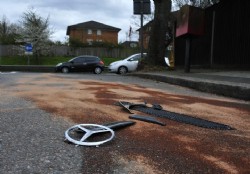 F�bregas sale ileso de un peque�o accidente