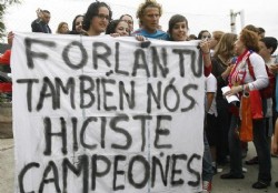 Hinchas del Atl�tico homenajearon a Forl�n