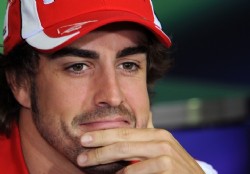 Alonso ampl�a su contrato hasta 2016