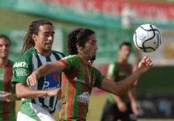 Racing se escapa del descenso